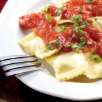 Receita de ravioli ao molho fácil, simples e rápido