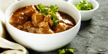 Carne ensopada com vinho