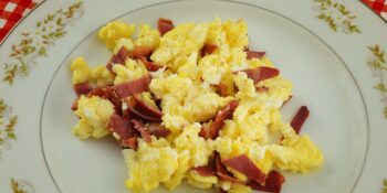 Ovos mexidos com bacon