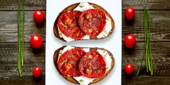 Bruschetta de cream cheese e tomate seco