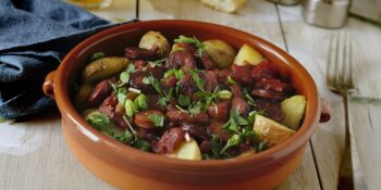 Linguiça assada com batata