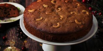 Bolo de castanha de caju e passas