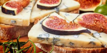 Bruschetta de queijo gorgonzola e figo