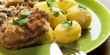 Lombo de porco à milanesa com batatas