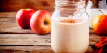 Vitamina de maçã e iogurte
