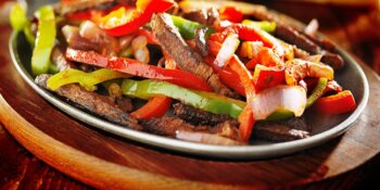 Iscas de carne com pimentão