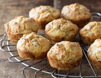 Muffin de pão de queijo com linguiça