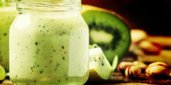 Suco de kiwi com pistache