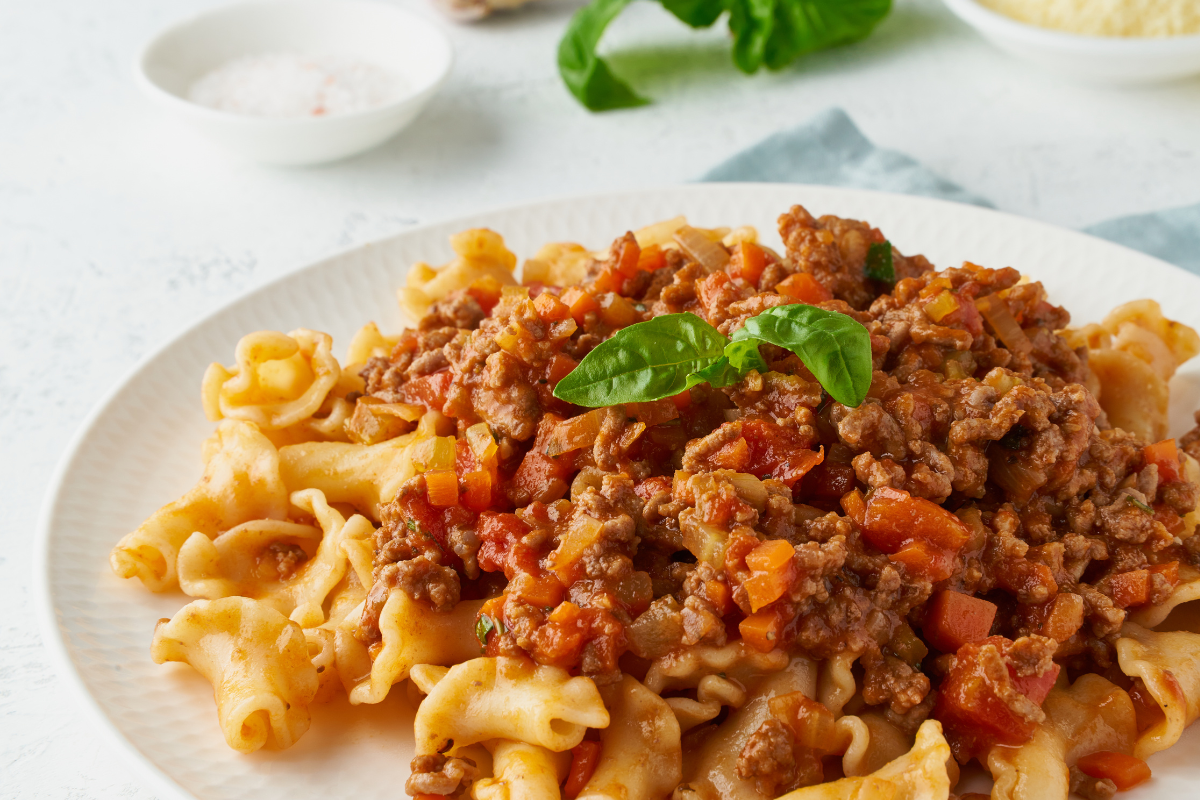 macarrão com carne moída e molho de tomate - 2