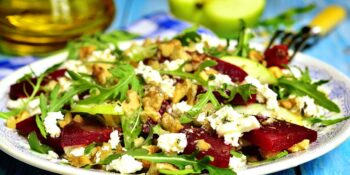 Salada de maçã, beterraba e rúcula