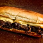 sanduíche de carne e queijo tudo gostoso