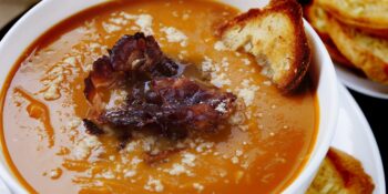 Sopa de abóbora com bacon