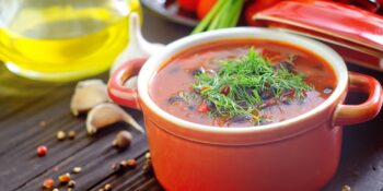 Sopa de feijão bacon e tomate