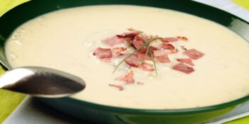 Sopa de queijo e bacon
