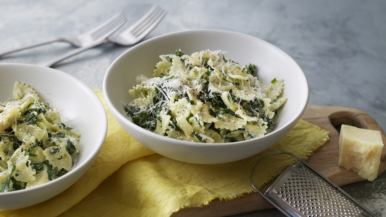 Tortellini ao molho branco, ricota e espinafre