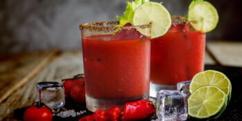 suco de tomate condimentado