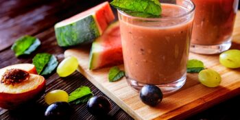 Suco de pêssego, uva, melancia e hortelã