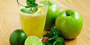 Suco de maçã, limão e hortelã