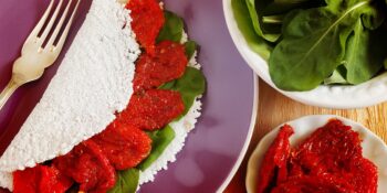 Tapioca de tomate seco e rúcula