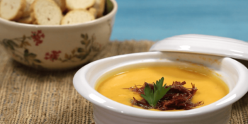 Caldo de abóbora com carne seca