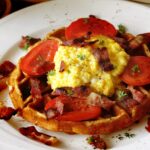 Com um bacon douradinho, você se encantará com esta explosão de sabores em sua casa