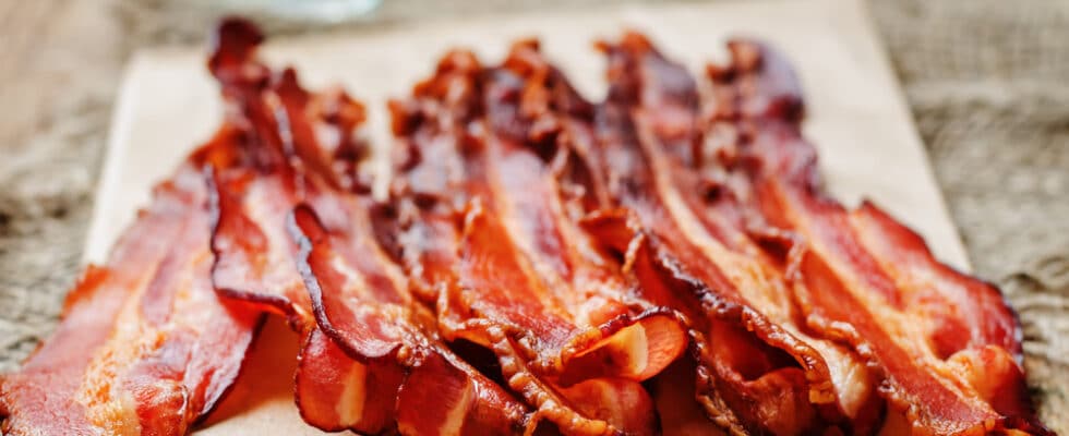 bacon crocante no forno
bacon crispy como fazer
bacon crocante na airfryer
como cozinhar bacon
como fritar bacon em pedacinhos
como fazer bacon no forno a gás
bacon no microondas
crispy de bacon para hambúrguer