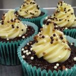 Cupcake de chocolate com creme de limão