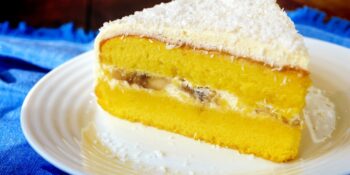Bolo de maracujá com marshmalow