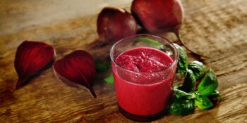 Suco de beterraba com espinafre