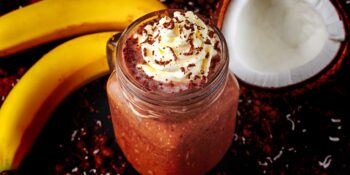 Suco de coco, banana, café e chocolate