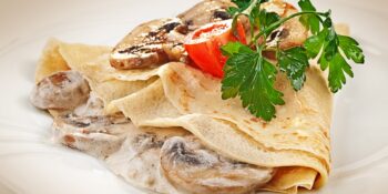 Crepe com cogumelos ao molho branco
