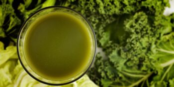 Suco verde com chicória e brócolis