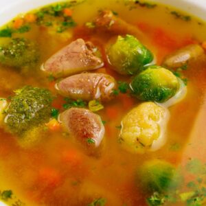 sopa de coração de frango e legumes