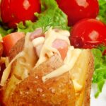 Receita de batata assada com salsicha de dar água na boca