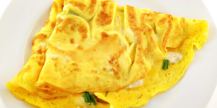 Receita de omelete com requeijão e cebolinha (poucos ingredientes)