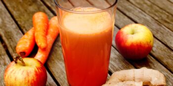 Suco de cenoura, maçã e gengibre