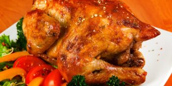 Frango assado condimentado
