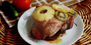 Coxas de peru com abacaxi e kiwi