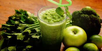 Suco verde com cerofólio