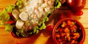 Salada de batata, tomate, maçã e abacaxi