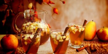 Bebida de canela com frutas
