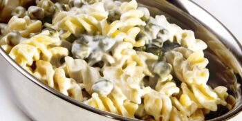 Salada de macarrão com ervilha