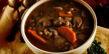 Sopa de cevada e cogumelos