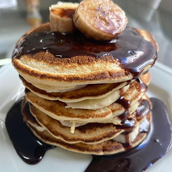 Panqueca americana com nutella e banana fácil e rápido