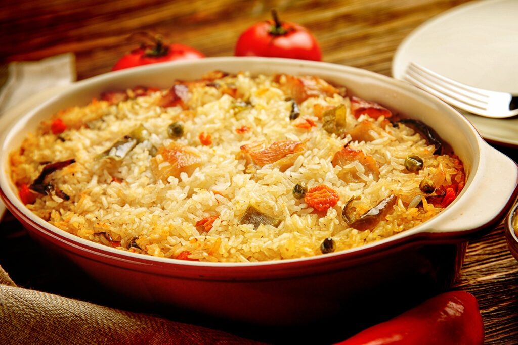 Como fazer arroz de forno? Receita simples, fácil e rápida sem muitos ingredientes