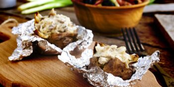 Batata assada com atum e aipo