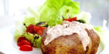 Batata assada com frango e palmito