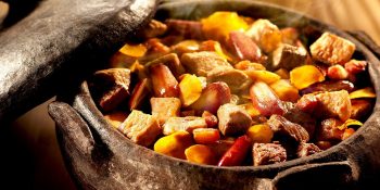 Carne com mandioca e pinhão