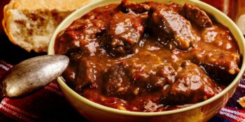 Carne ensopada com molho madeira