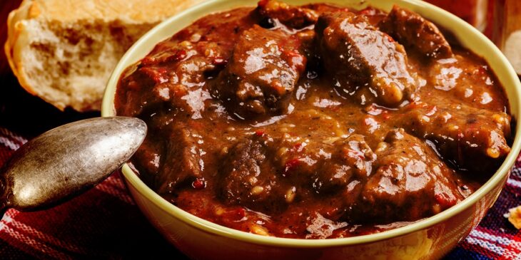 Carne ensopada com molho madeira: como fazer essa receita saborosíssima